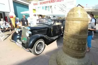 Im Zeichen des Goldenen Huts: Am Samstag starten die Fahrer wieder offiziell am Schillerplatz.  Foto: Lenz