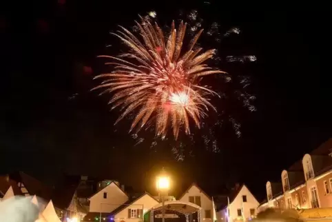 Wunderbarer Abschluss der drei Festtage in der Kleinen Residenz: das Feuerwerk am Montagabend.  Foto: Stepan