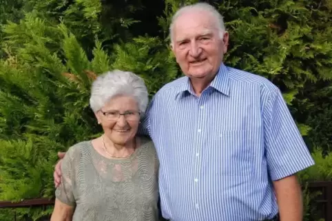 Franziska und Roland Christ sind seit 60 Jahren verheiratet.  Foto: uln