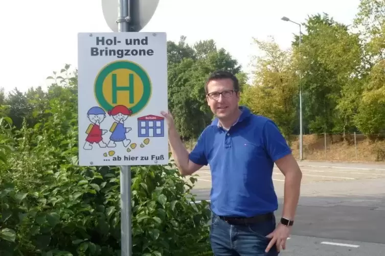 &bdquo;Die gr&ouml;&szlig;te Gefahr f&uuml;r die Kinder sind die Eltern&ldquo;, kritisiert Beigeordneter Marcus Klein das Chaos, dass diese mit ihren Autos 