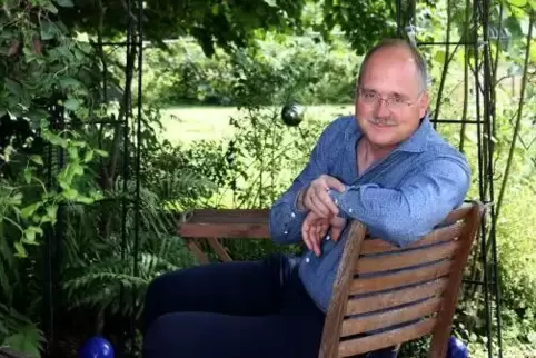 Richard Hackländer wird Dekan in Kaiserslautern. Wegen der Menschen und des guten Weins wird er hin und wieder in die Südpfalz k