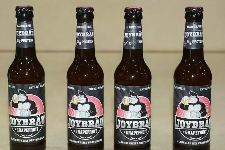 Das Bier mit dem Affen: Joybr&auml;u ist das weltweit erste alkoholfreie Proteinbier. Mit Grapefruit ist mittlerweile die zweite Sort