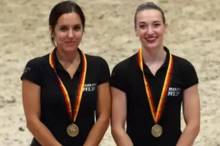 Bronze: Hannah Steverding (rechts) mit Sophie Kuhn.  Foto: Andreas Danner