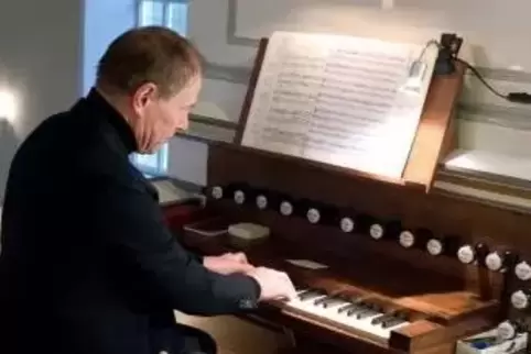 War im März 2018 schon einmal zu Gast in der Kirche Konken: der Organist Christian Brembeck. ArchivFoto: sayer