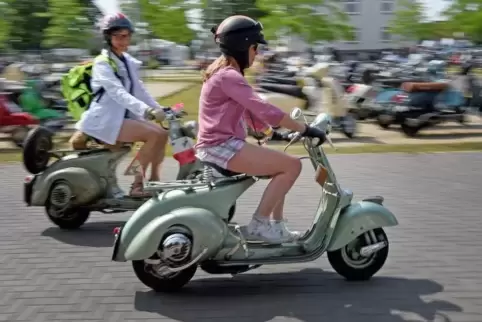 Zum ersten Mal treffen sich Vespa-Freunde am Sonntag in Wachenheim.  ARCHIVFoto: schindddpa