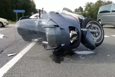 Eine Autofahrerin hatte das Motorrad übersehen. Foto: Polizei 