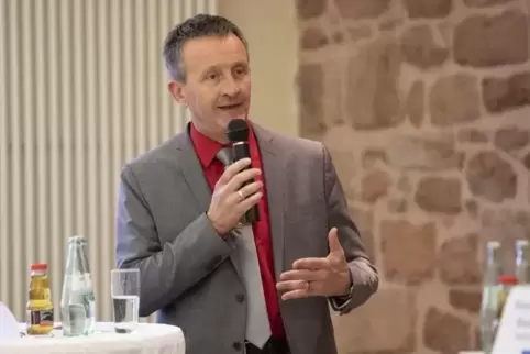 Ralf Hersina – hier bei der RHEINPFALZ-Podiumsdiskussion während des Wahlkampfes – ist am Dienstagabend offiziell in seiner zwei
