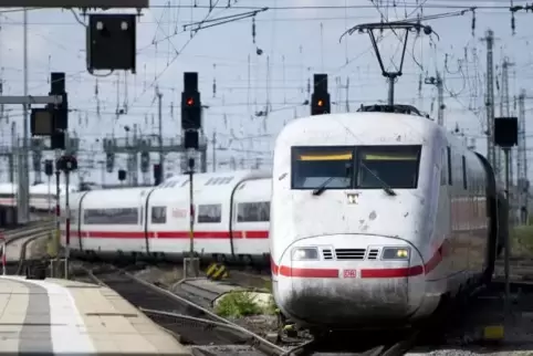 Im ICE-Verkehr der Deutschen Bahn sind die Fahrzeuge knapp. Foto: dpa