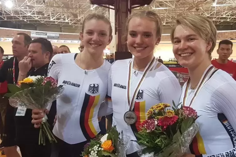 Haben WM-Silber in die Pfalz geholt: Alessa-Catriona Pröpster, Katharina Albers und Christina Sperlich (von links). Foto: FREI 