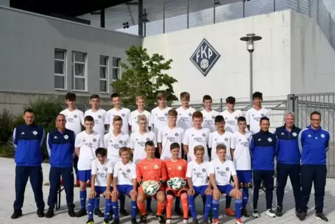 Der U15-Regionalligakader des FK Pirmasens: (hinten von links) Maurice Arenth, Marvin Dully, Leo Kölsch, Tom Lautenschläger, Luk
