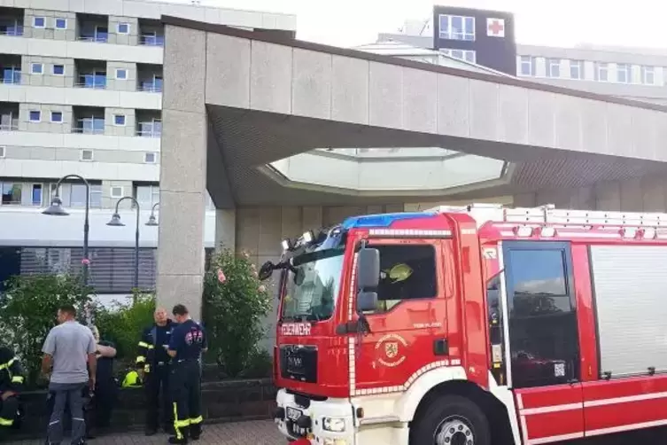 Um 8.36 wurde die Feuerwehr zu einem Einsatz ins Nardini-Klinikum gerufen.  Foto: Moschel
