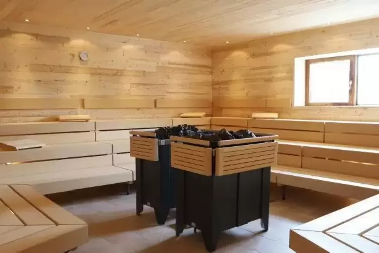 Bis zu 70 Leuten können in der neuen Sauna sitzen. Foto: Iversen