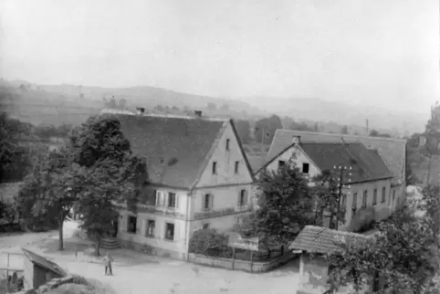 Gasthaus Gutheil in Schrollbach, das heutige Restaurant „Endlich“. Archivfotos: Richter