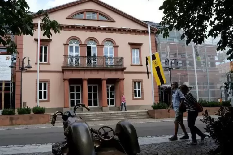 Wird es im Herxheimer Rathaus künftig harmonischer zugehen?  Foto: Iversen