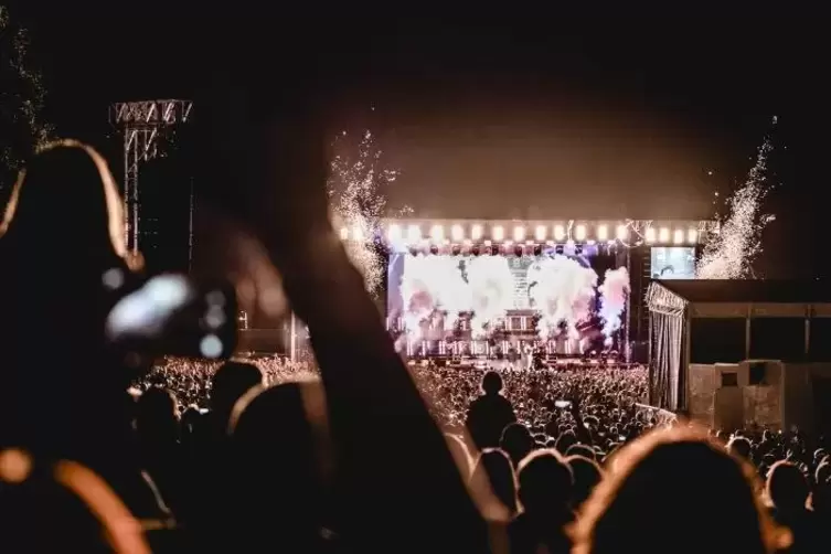 Volles Haus: Das Open-Air-Konzert von Mark Forster am Freitagabend in Losheim am See war ausverkauft. Foto: C-Bo-Design/Tinela