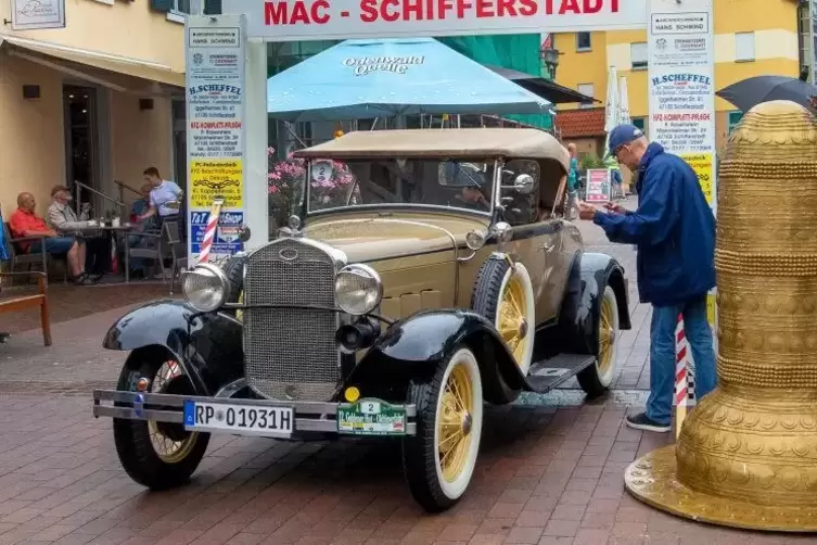 Am Goldenen Hut geht sie los und endet die Ausfahrt &ndash; mit dabei ist dieser Ford A, Typ Roadster, Baujahr 1931.  Foto: Lenz