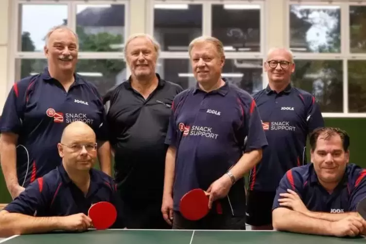 TTC-Herren III, hinten von links: Andreas Metzger, Gunter Franck, Heinz Hill, Martin Rothaar; vorne von links: Christian Ottberg