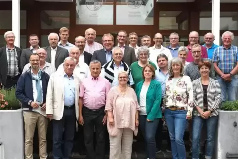 Der Rat der Verbandsgemeinde Wachenheim: (vordere Reihe von links) Marcus Scholz, Walter Disteldorf, Georg Barczynski, Elke Stac