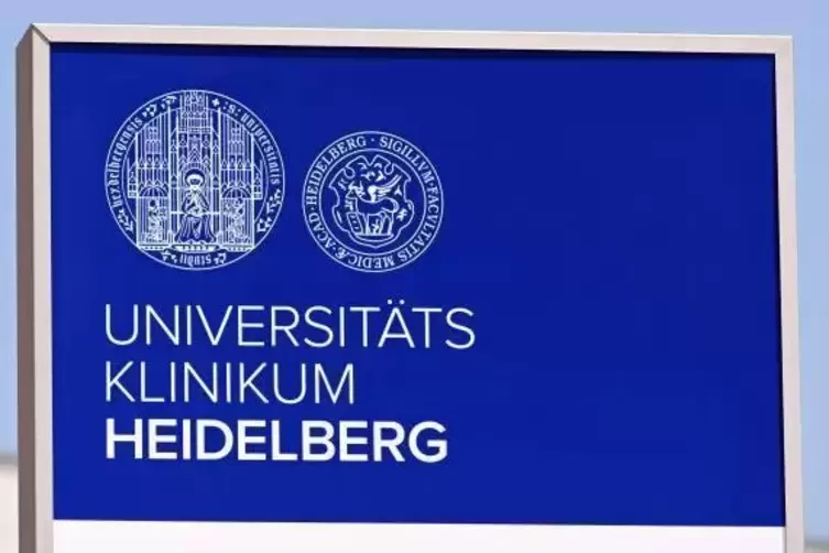 Das Logo des Heidelberger Uniklinikums. Foto: Uli Deck/dpa