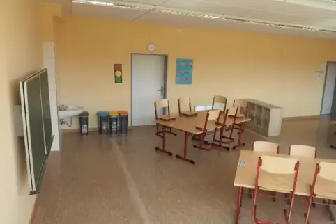 Der ehemalige Turnraum – hier von außen fotografiert – wurde für 48?000 Euro zum Klassensaal umgebaut. Foto: Moschel