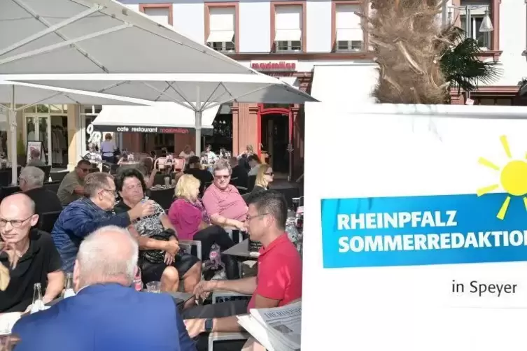 Im Gespr&auml;ch: die G&auml;ste der RHENPFALZ-Sommerredaktion.  Foto: Lenz
