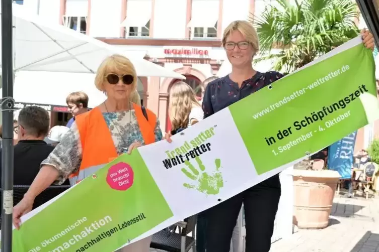 Zu Gast: &bdquo;Trendsetter-Weltretter&ldquo;-Vertreterinnen Ingeborg Miltz (links) und Sibylle Wiesemann.  Foto: Lenz