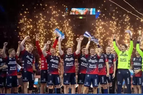 Der erste Titel der Saison geht an Meister SG Flensburg-Handewitt. Nach der Supercup-Partie gegen den THW Kiel (32:31 nach Siebe