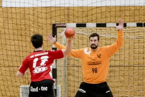 Siebenmetertöter Kevin Klier ist der große Rückhalt der Dansenberger Handballer.  Foto: VIEW