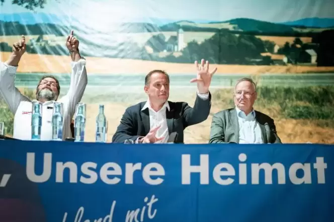 Heimat ist den Menschen Herzenssache – darauf setzt auch der Wahlkampf der AfD in Sachsen. Im Bild: die AfD-Politiker Tino Chrup