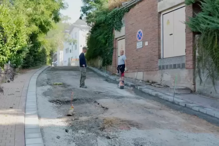 Notwendig oder nicht?: Ein Teilstück der Hohe Straße in Stauf wird derzeit erneuert. Foto: Schifferstein