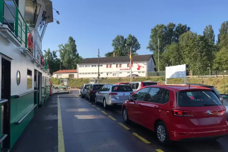 Altrip_Rheinfaehre_2019_08_23_-01-_BAHNER.jpg