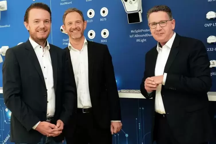 Im firmeneigenen Showroom vereint (von links): Technikvorstand Hartmut Sprave, Vorstandsvorsitzender Thomas Lausten und Finanzvo