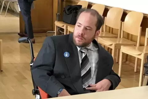 Der schwerbehinderte Markus Igel am Mittwoch im Mainzer Sozialgericht.  Foto: dpa