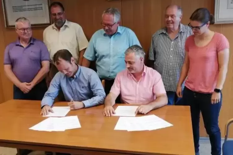 Im August unterschrieben CDU und SPD den neuen Koalitionsvertrag: Die Vorsitzenden von CDU und SPD, Tobias Dreßler und Jörg June