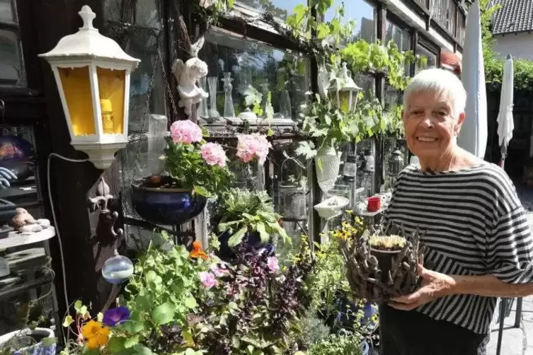 Arbeitet seit 1970 in ihren Garten: Wettbewerbssiegerin Margareta Lochner. Foto: van