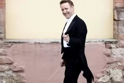 Eine Zeitreise in die Gründungsjahre: Chefdirigent Michael Francis wird die Staatsphilharmonie durch das Jubiläumsjahr führen.  