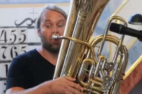 Im Vergleich zur Tuba sind alle anderen Musikinstrumente nur Vorstufen – das zumindest behauptet Andreas Martin Hofmeir, der in 