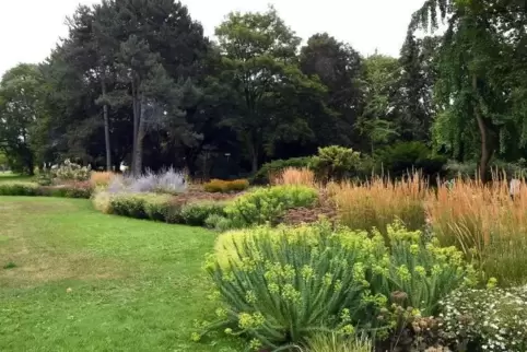 Beim Rundgang über den grünen Hauptfriedhof. Foto: KUNZ