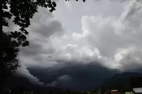 Insbesondere am Donnerstag könnte es in Rheinland-Pfalz gebietsweise Gewitter und Starkregen geben.  Foto: dpa