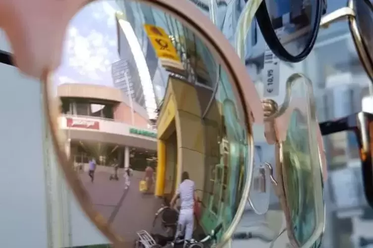 ... und Rathaus in der Brille.  Foto: rxs
