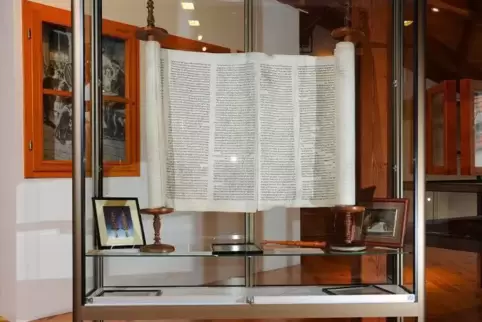Diese Thorarolle ist eines der Ausstellungsstücke in Steinbach. Archivfoto: M.Hoffmann