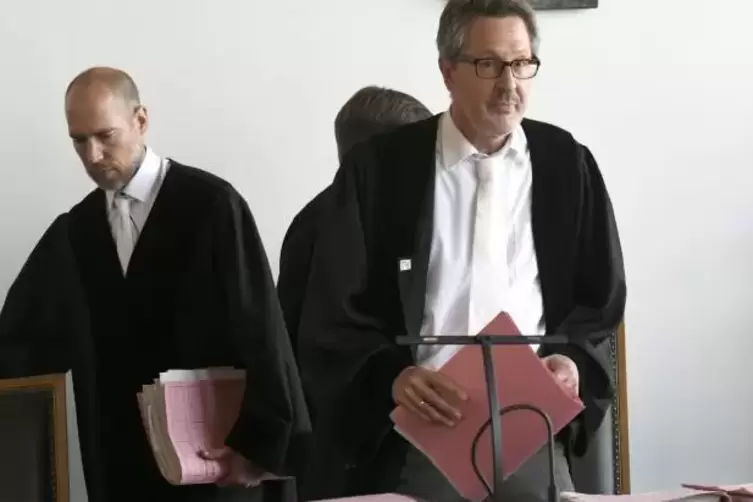 Verkündet das Urteil: der Vorsitzende Richter Uwe Gau (rechts) mit seinen Kollegen.  Foto:Bolte