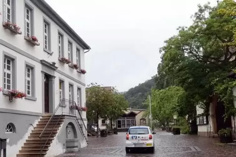 Trifft etwa der Gimmeldinger Ortsbeirat (hier die Ortsverwaltung) Entscheidungen, die danach im Stadtrat behandelt werden, wird 