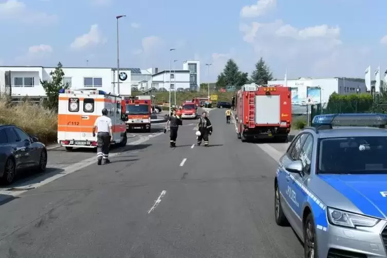 Zahlreiche Kräfte von Feuerwehr und Katastrophenschutz sind derzeit in Kirchheimbolanden im Einsatz.  Foto: Stepan