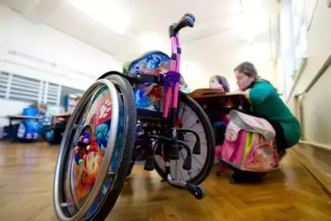 Beeinträchtigte Kinder haben unter Umständen Anspruch auf Schulbegleiter. Doch welche Leistungen tatsächlich bewilligt werden, h