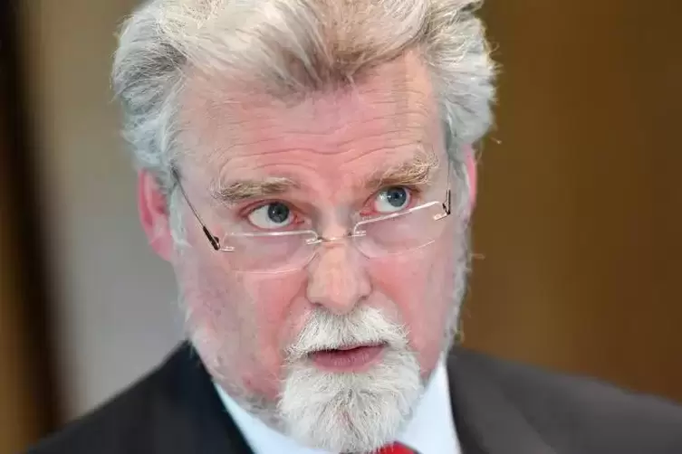 Pr&auml;sentierte am Dienstag die Urteilsbilanz f&uuml;r 2018: Justizminister Herbert Mertin.  Foto: dpa