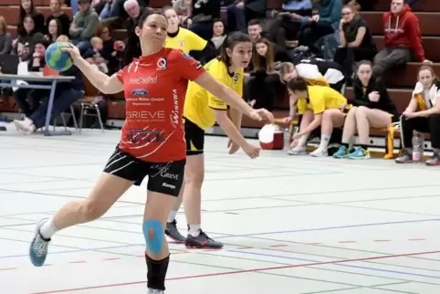Hat sich wegen anhaltender Knieprobleme ganz abgemeldet: FSG-Torjägerin Stephanie Bohn.  Foto: Buchholz