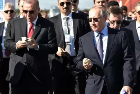 Lecker Eiscreme: Gastgeber Wladimir Putin und der türkische Präsident Recep Tayyip Erdogan auf der Luftfahrtmesse MAKS bei Moska