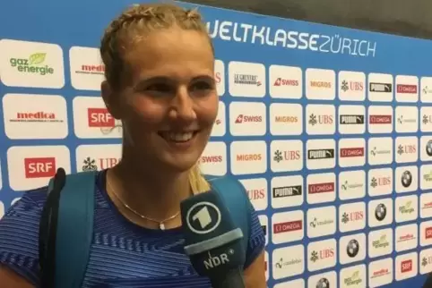 Gefragte Interviewpartnerin: Christin Hussong beim Diamond-League-Finale in Zürich.  Foto: Kullmann