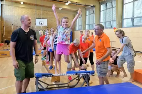 Begeisterung: Tag des Kinderturnabzeichens in Dudenhofen.  Foto: Lenz